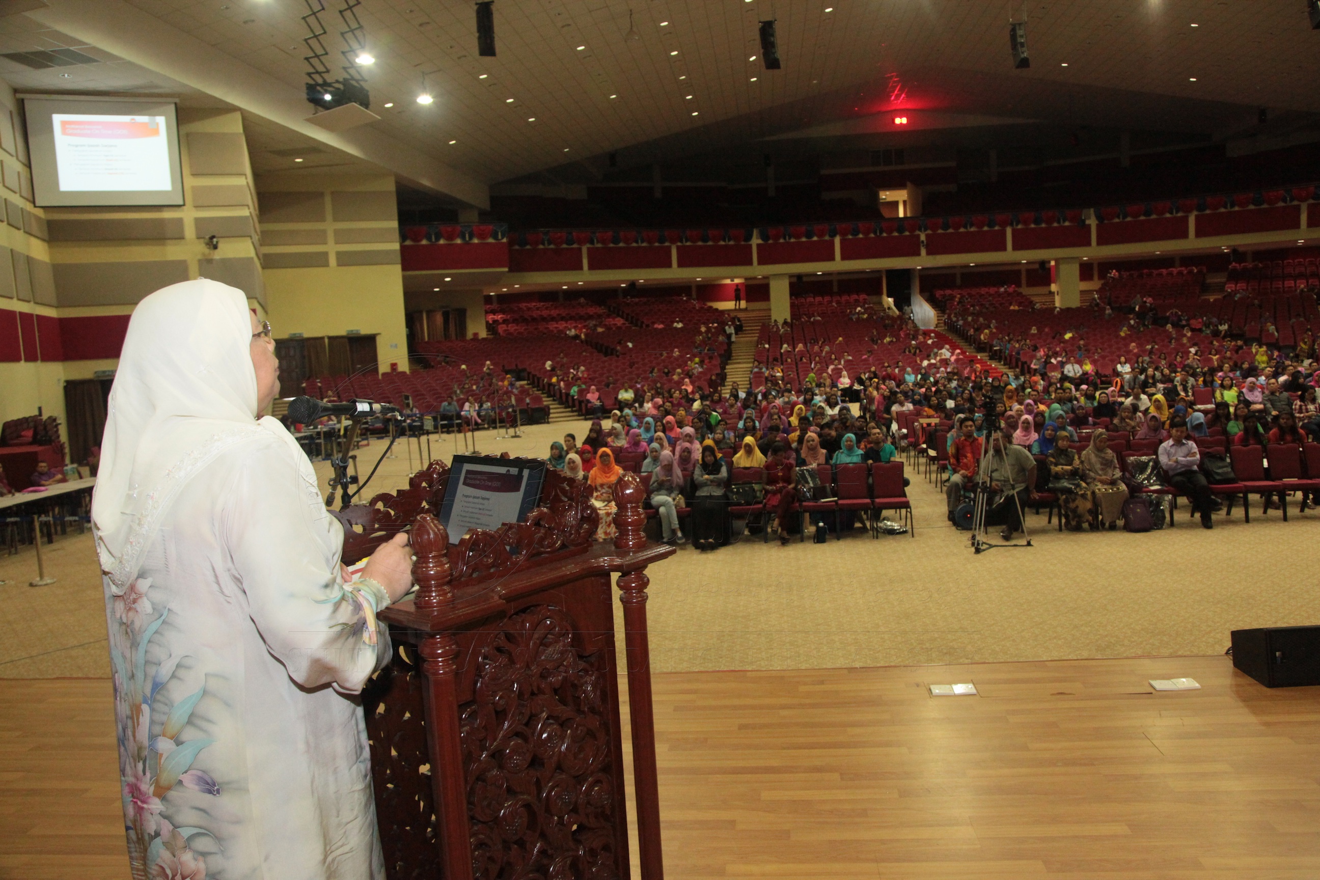 PRO16 16 siswazah IMG 0212